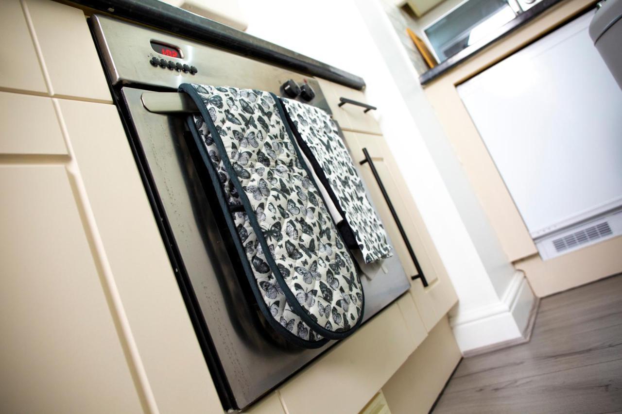 Modern Townhouse Apartment With Free Parking And Wifi Stratford-upon-Avon Exterior photo