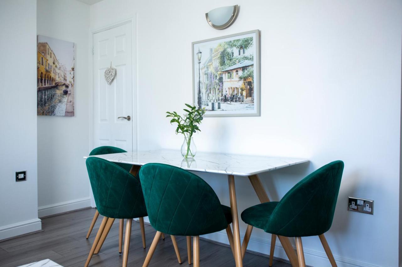Modern Townhouse Apartment With Free Parking And Wifi Stratford-upon-Avon Exterior photo
