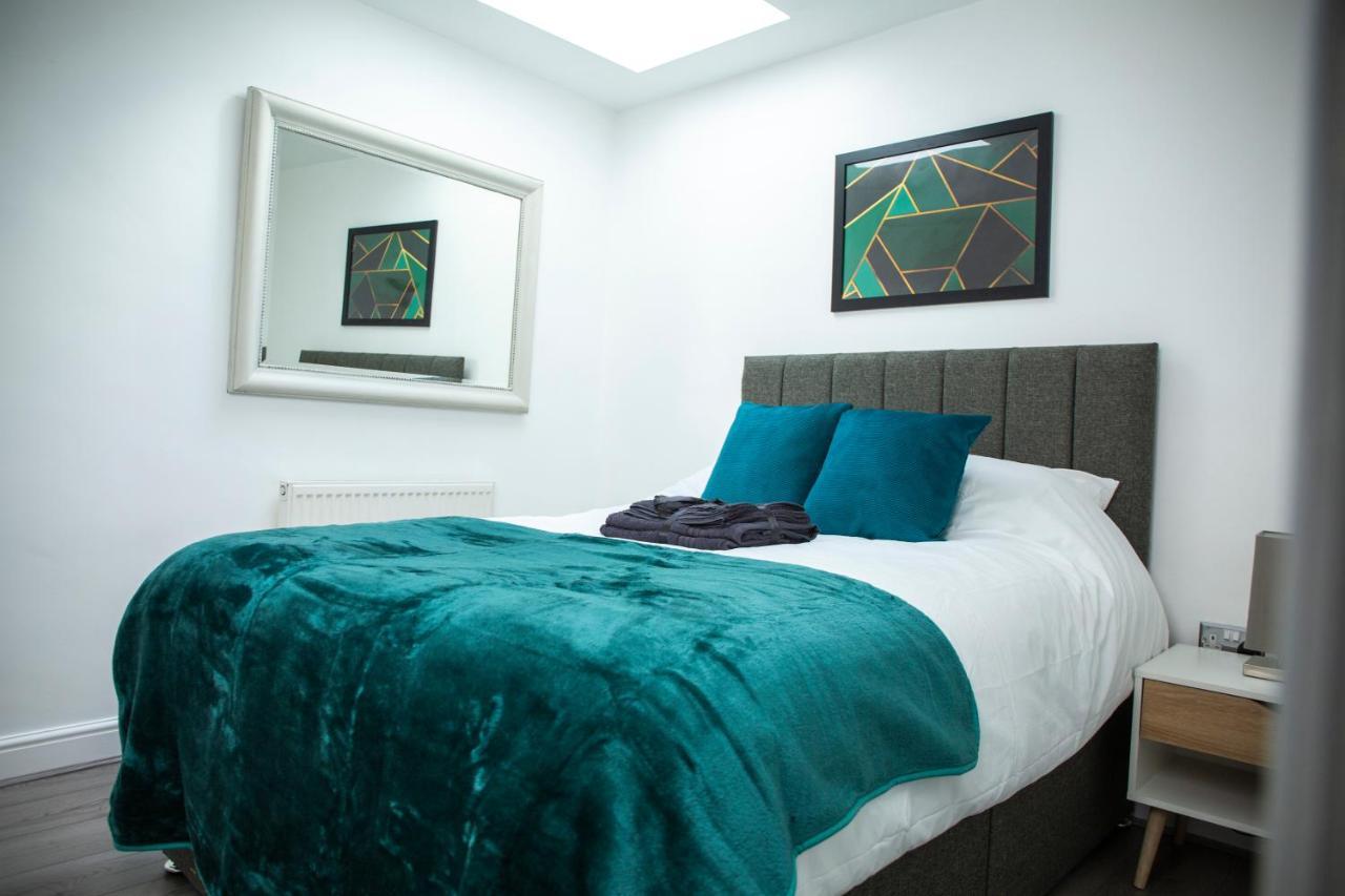Modern Townhouse Apartment With Free Parking And Wifi Stratford-upon-Avon Exterior photo