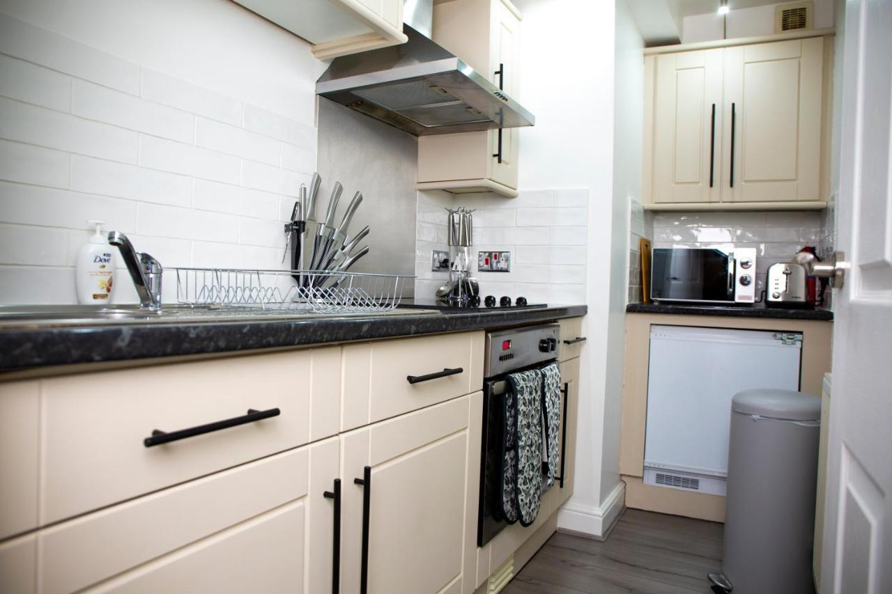 Modern Townhouse Apartment With Free Parking And Wifi Stratford-upon-Avon Exterior photo