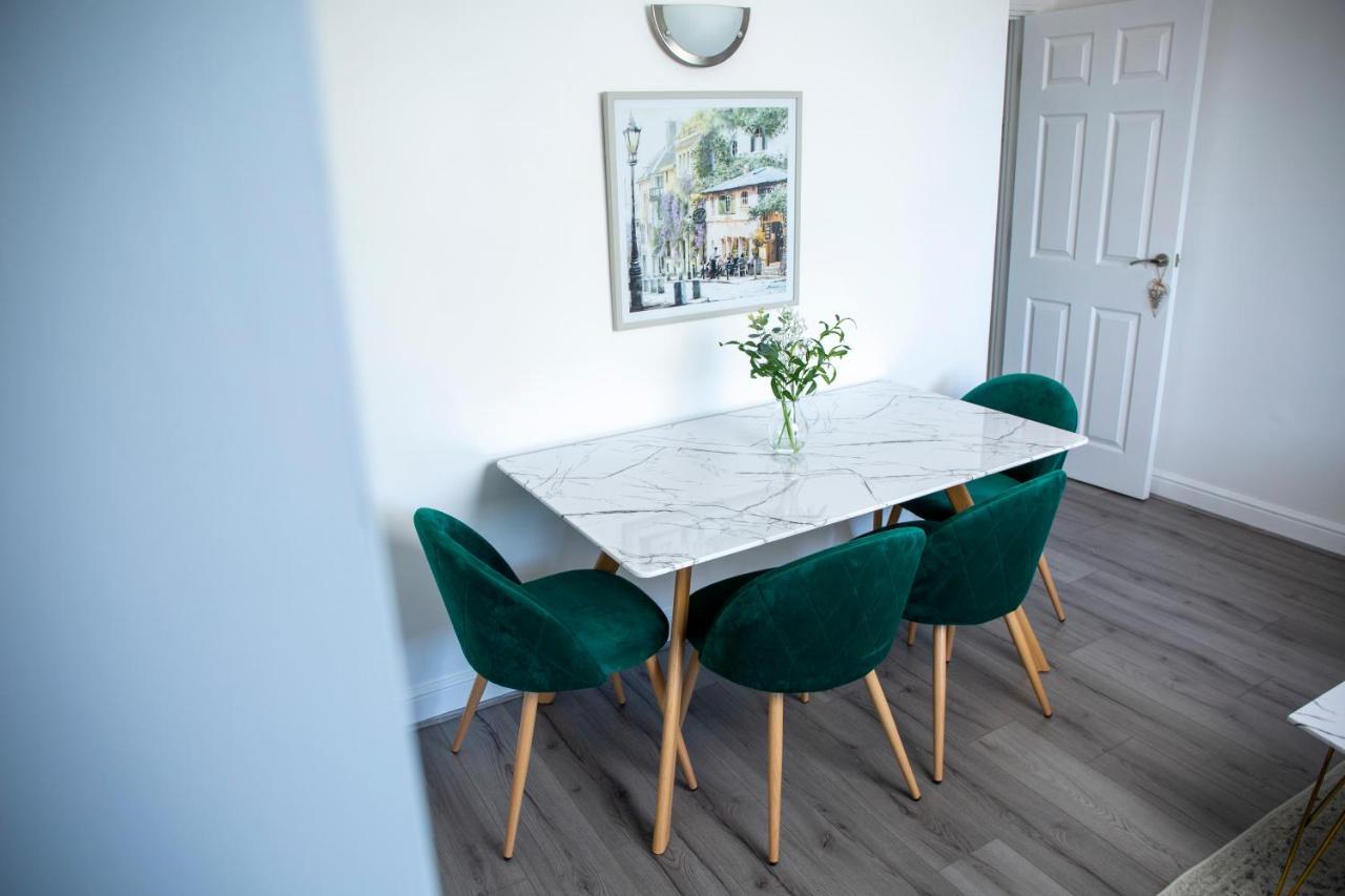 Modern Townhouse Apartment With Free Parking And Wifi Stratford-upon-Avon Exterior photo
