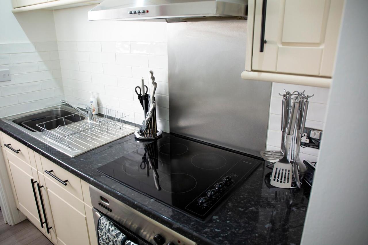 Modern Townhouse Apartment With Free Parking And Wifi Stratford-upon-Avon Exterior photo